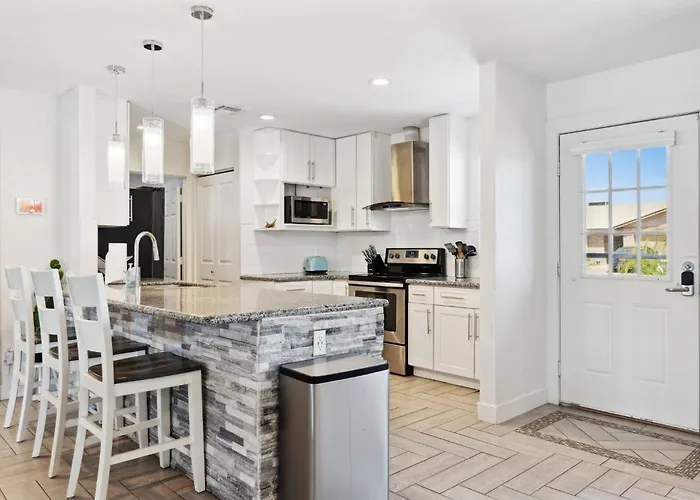 Family Getaway Near Dining+entertainment! Holiday home *