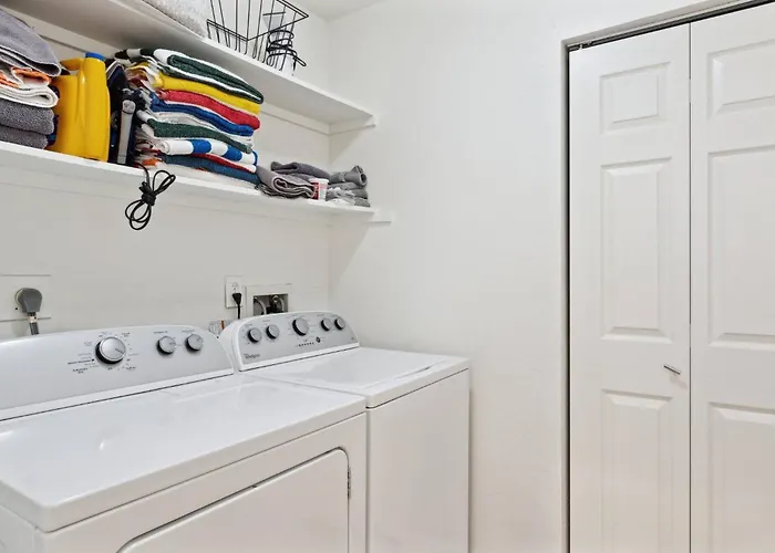 Holiday home Family Getaway Near Dining+entertainment! *