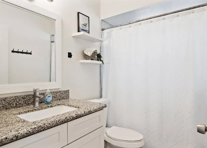 Family Getaway Near Dining+entertainment!
