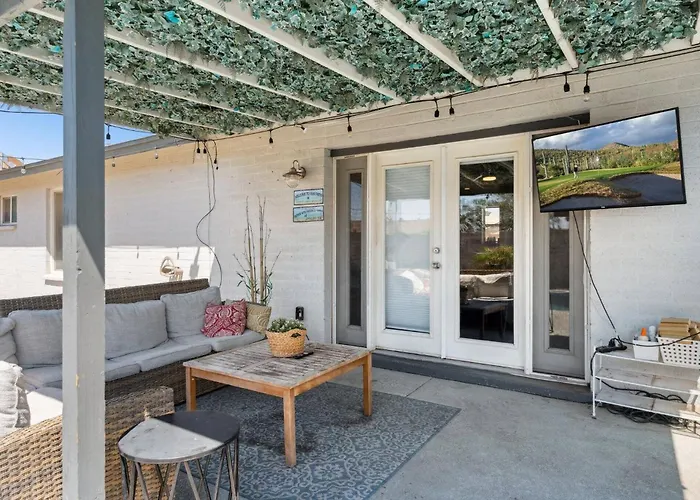 Family Getaway Near Dining+entertainment! Holiday home