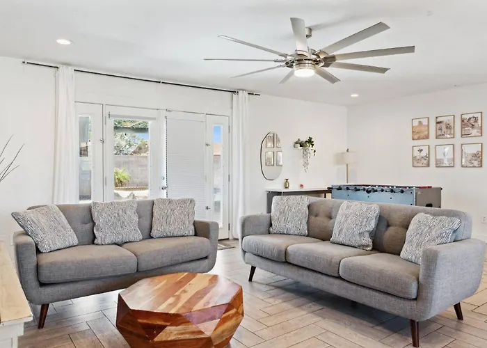 Family Getaway Near Dining+entertainment! Holiday home *