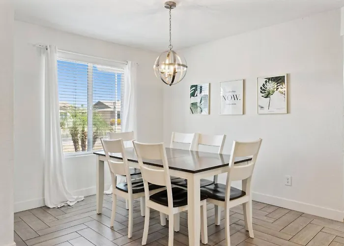 Family Getaway Near Dining+entertainment!